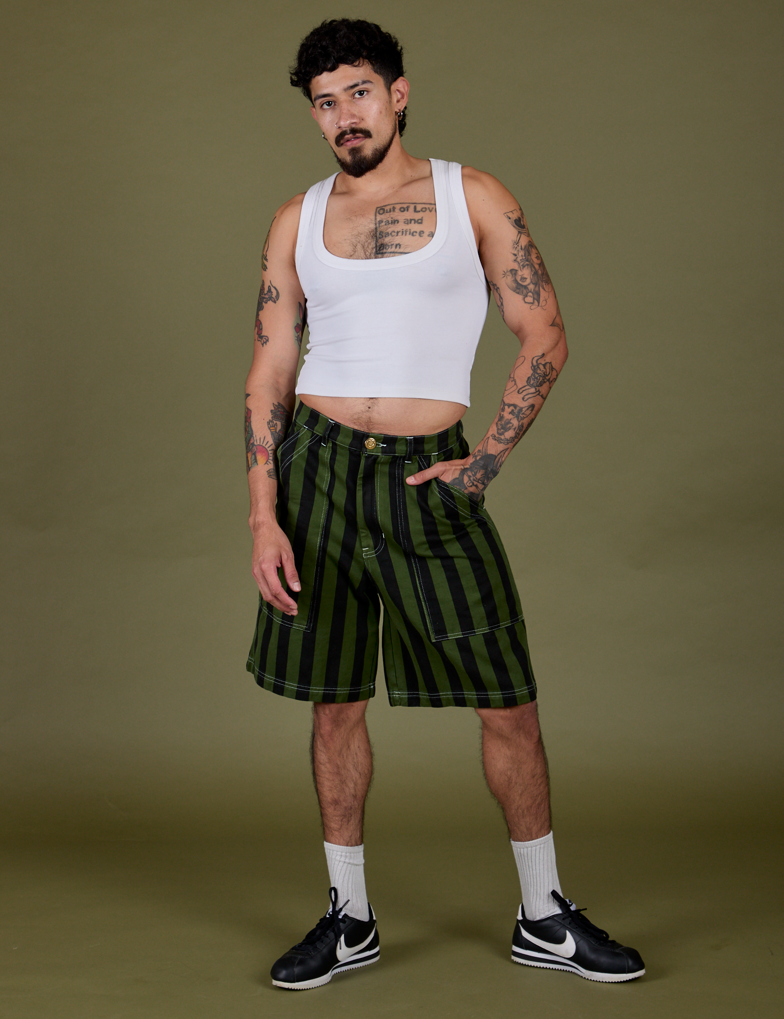 Jesse is 5’8” and wearing S Longline Work Shorts in Evergreen paired with Cropped Tank in Vintage Tee White