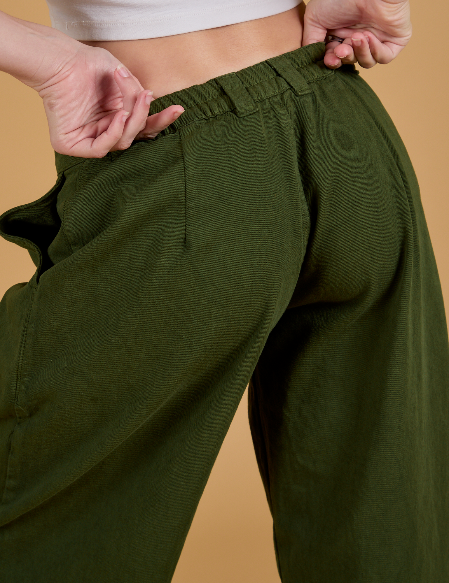 Baggy Mid-Rise Trousers in Evergreen back close up on Alex