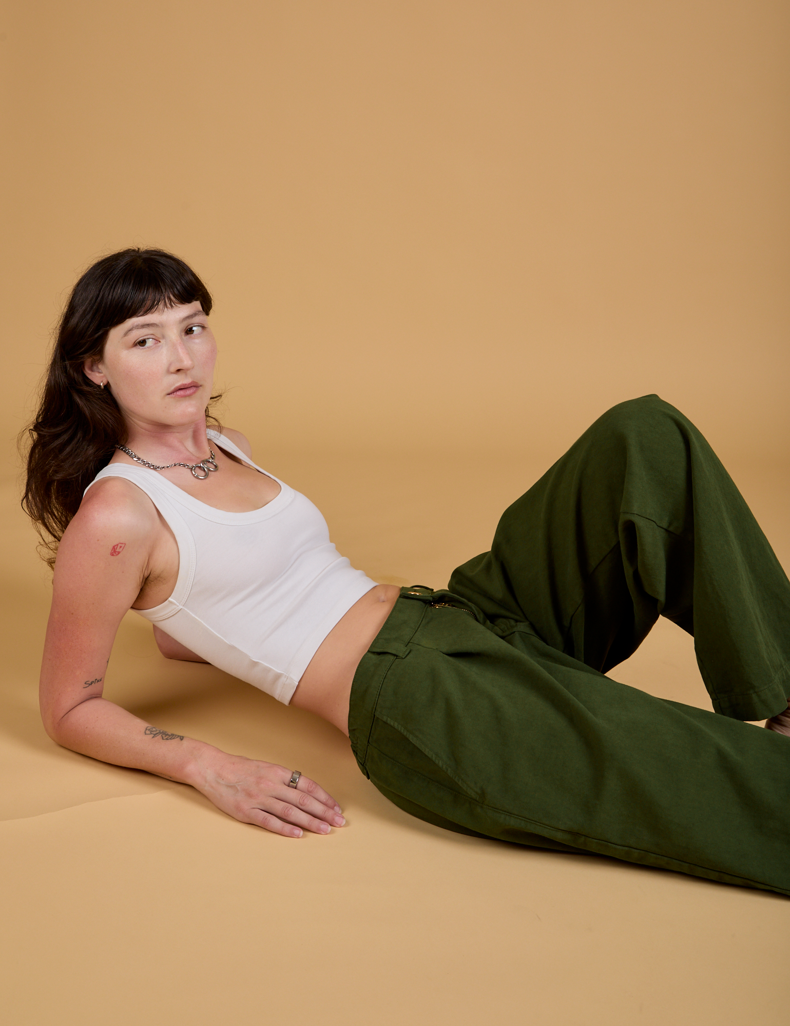 Baggy Mid-Rise Trousers in Evergreen and vintage tee white Cropped Tank on Alex