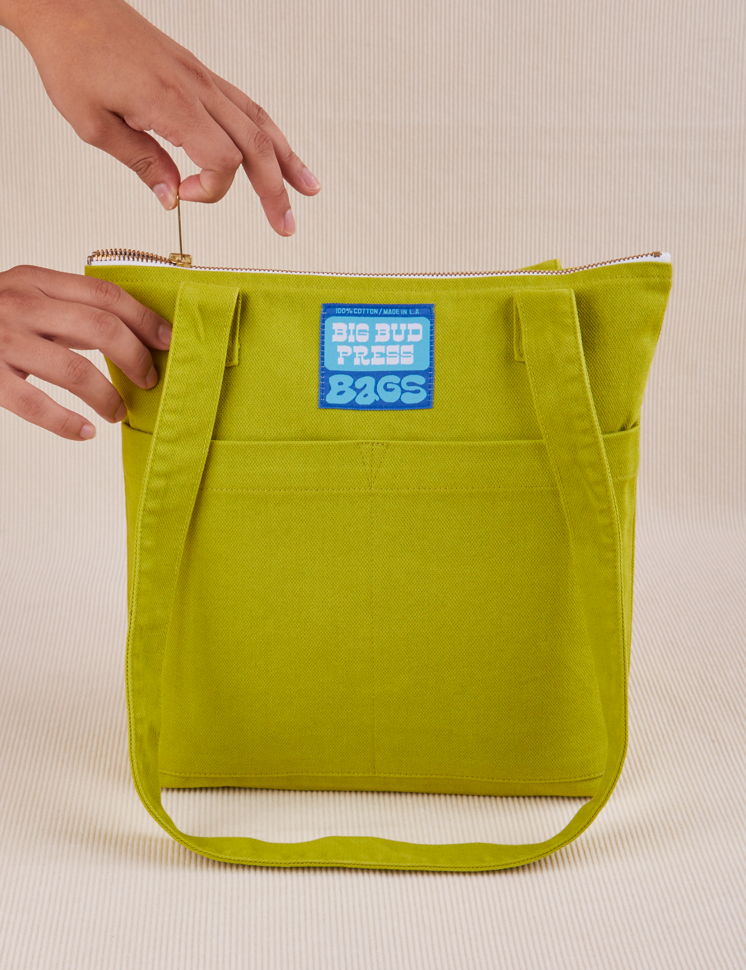 Over-Shoulder Zip Mini Tote in Gross Green