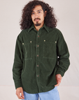 Jesse is 5'8" and wearing XS Corduroy Overshirt in Swamp Green