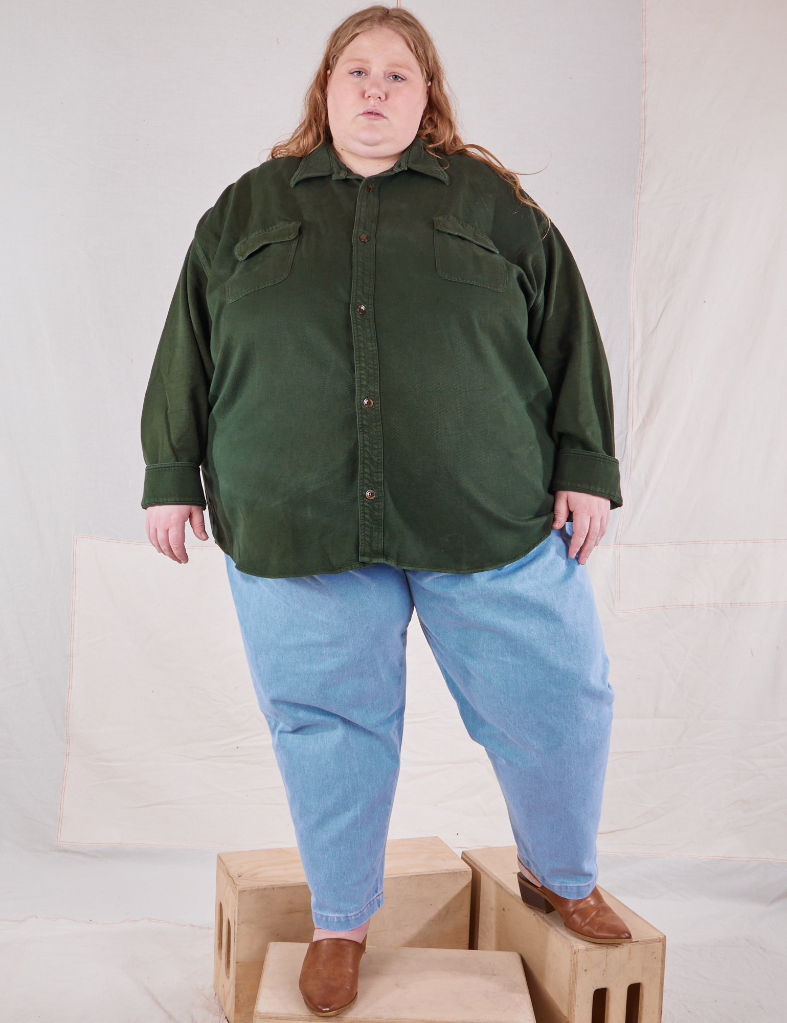 Catie is 5&#39;11&quot; and wearing 5XL Flannel Overshirt in Swamp Green paired with light wash Trouser Jeans