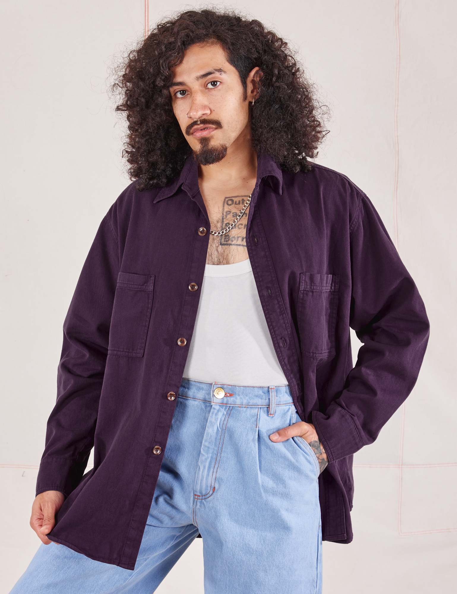 Jesse is 5&#39;8&quot; and wearing S Oversize Overshirt in Nebula Purple