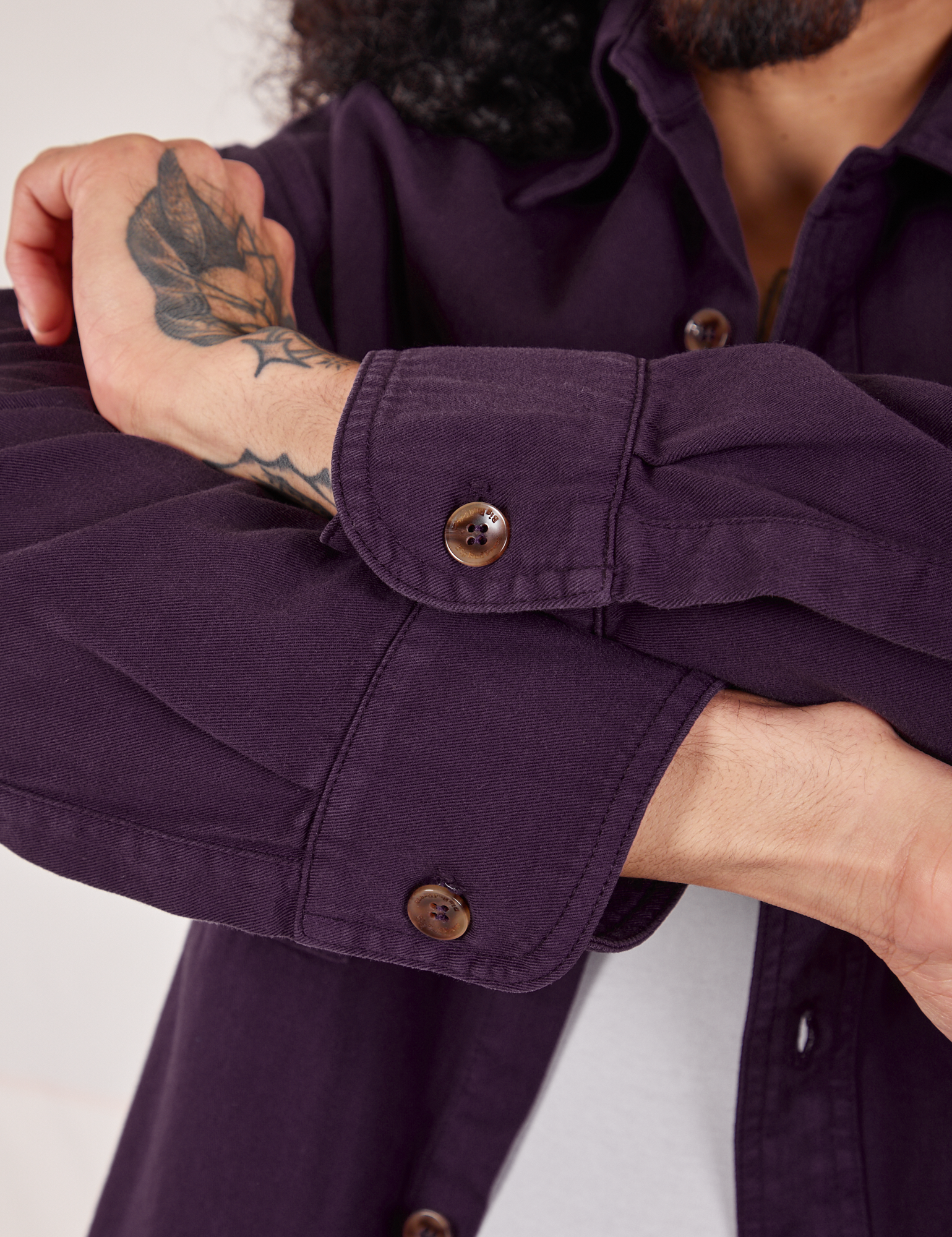 Oversize Overshirt in Nebula Purple sleeve close up on Jesse