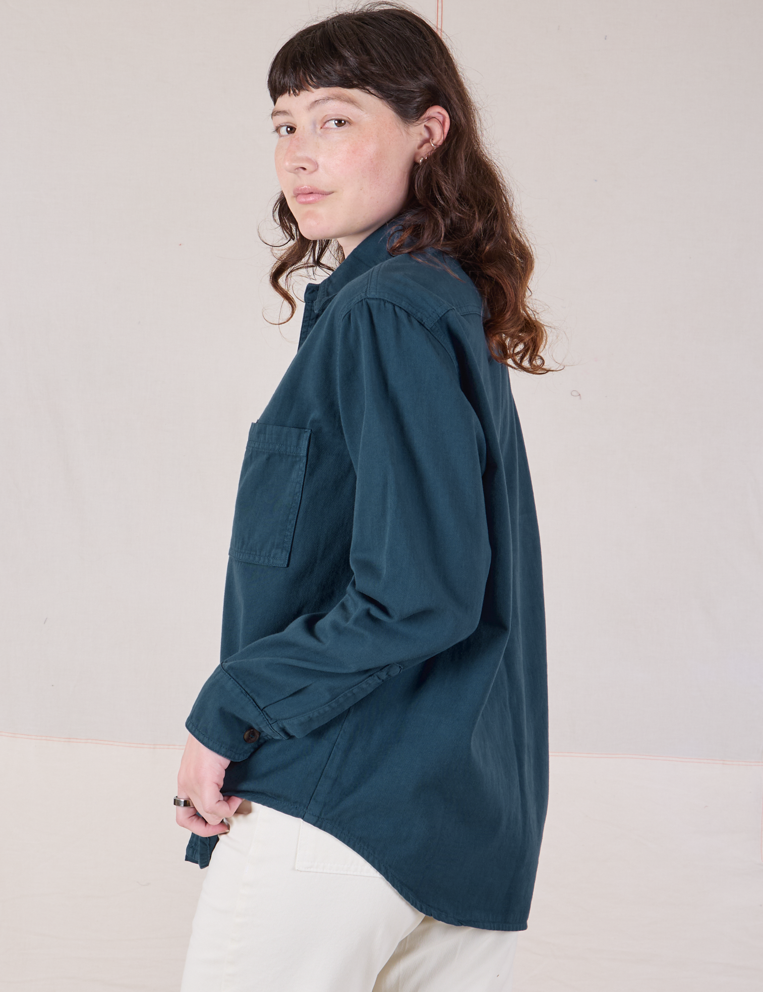 Twill Overshirt in Lagoon side view on Alex