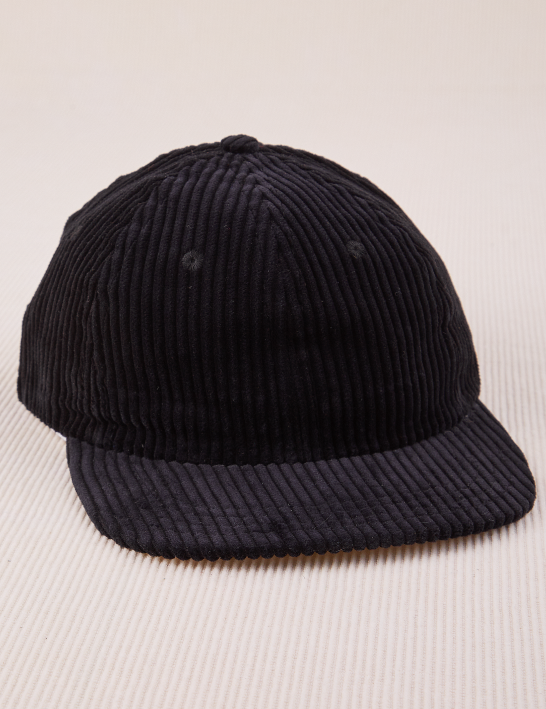 Dugout Corduroy Hat in Basic Black