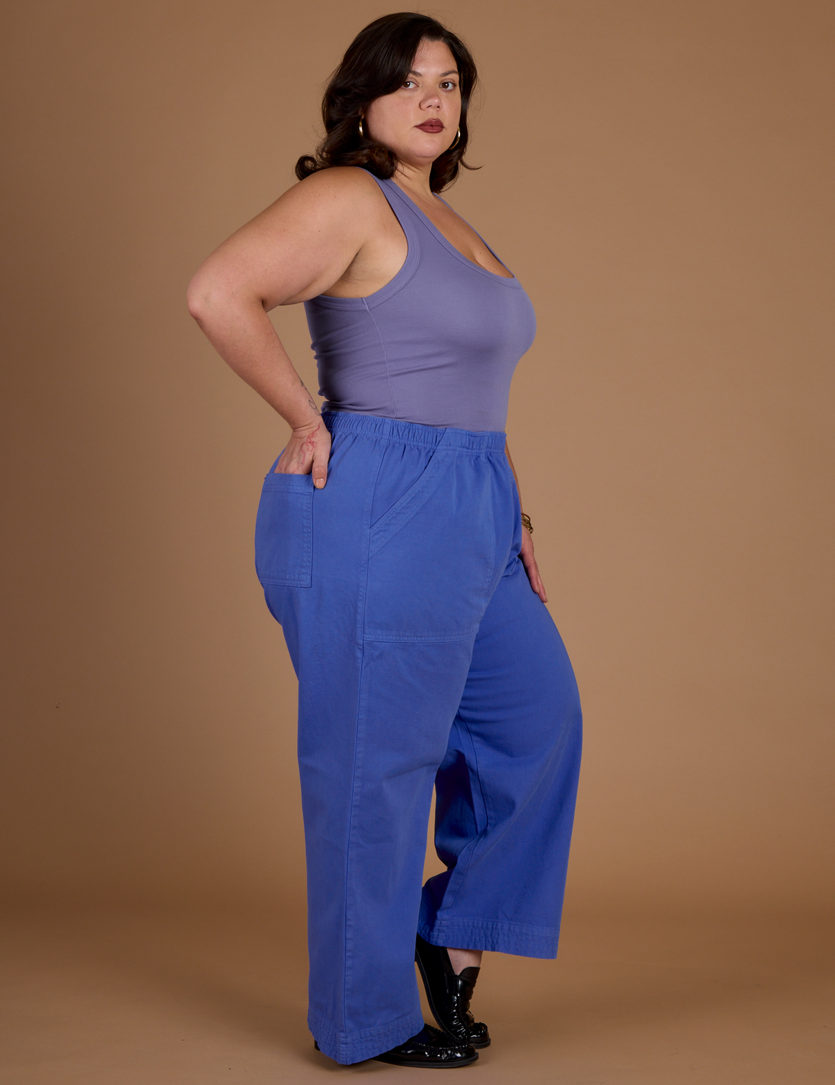 Side view of Kristen in the Cornflower Blue Action Pant