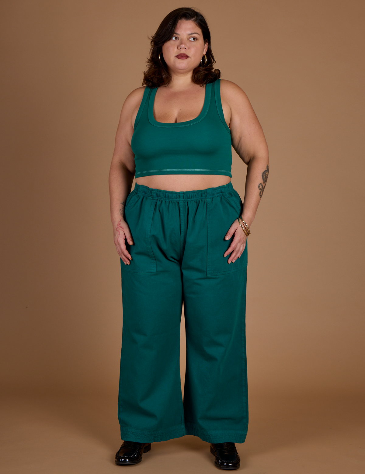 Kristen is 5'9" and wearing 2XL Hunter Green Action Pant with the Hunter Green Mini Tank