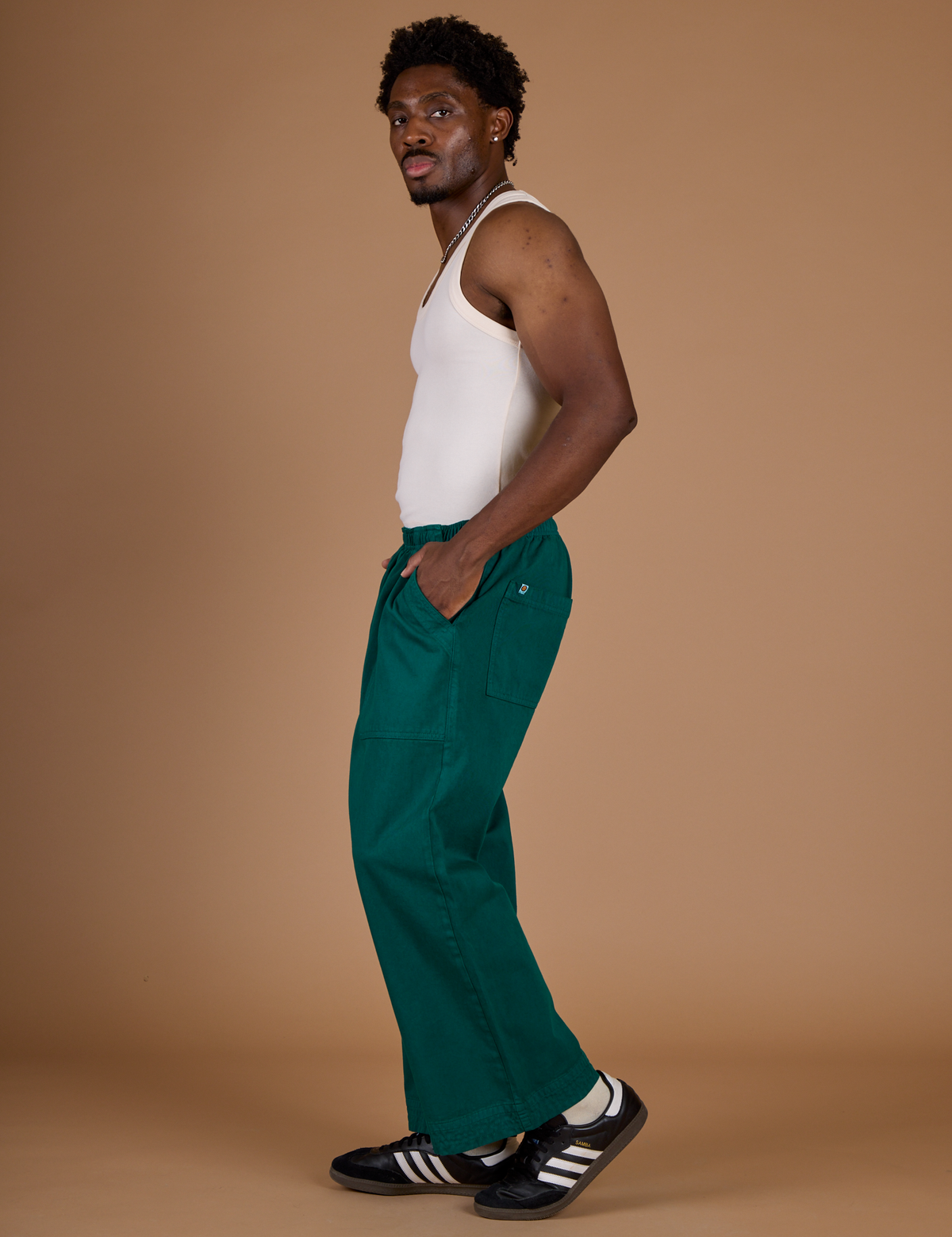 Side view of the Hunter Green Action Pant on Isaac