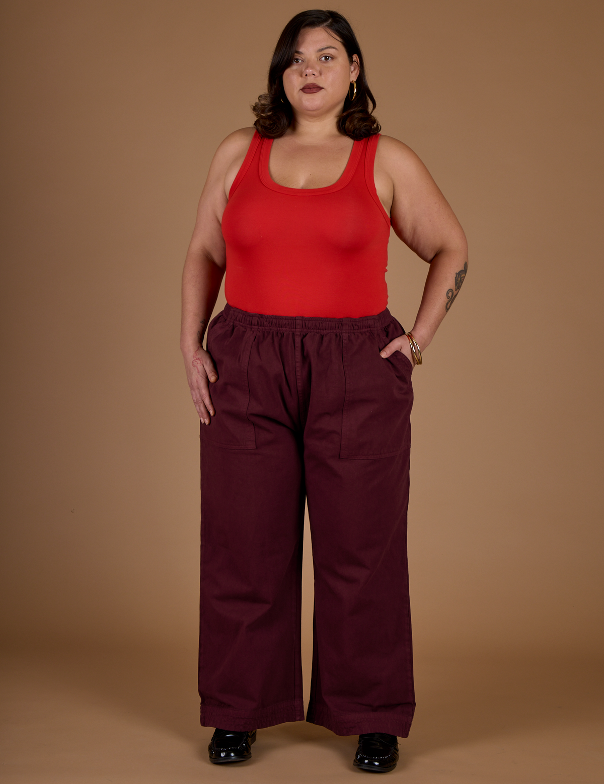 Kristen is 5'9" and wearing 2XL Red Wine Action Pant with Mustang Tank Top