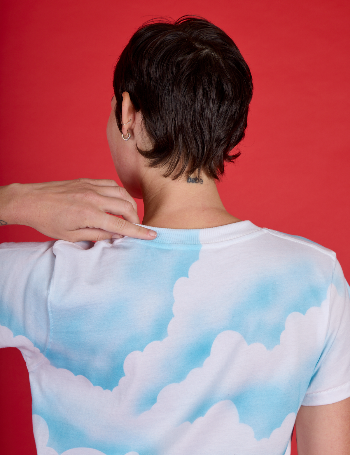 Close up back view of Alex wearing the Cloud Coverage Airbrush Vintage Tee