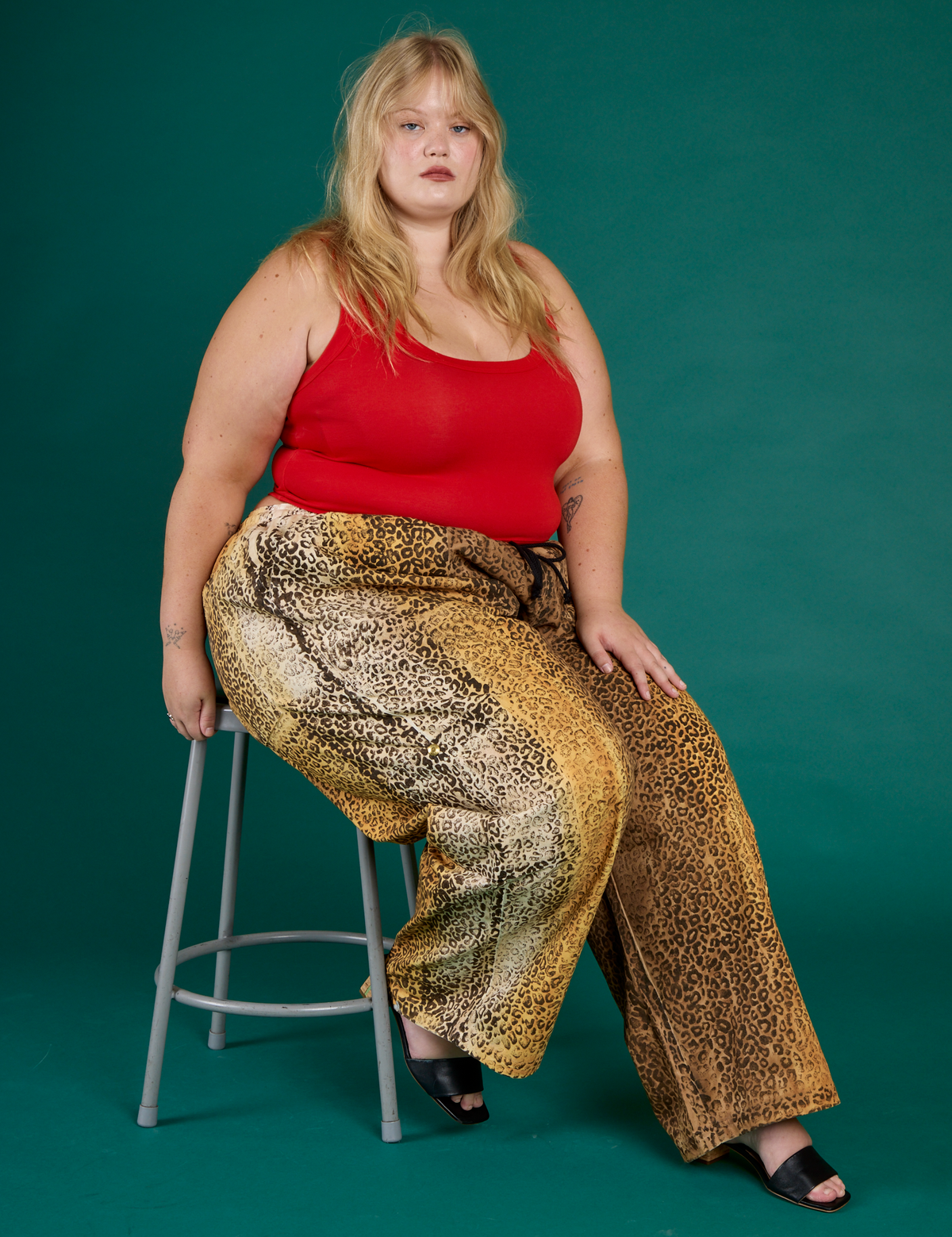 Angled side view of the Leopard Drop Pocket Pant on Juliet
