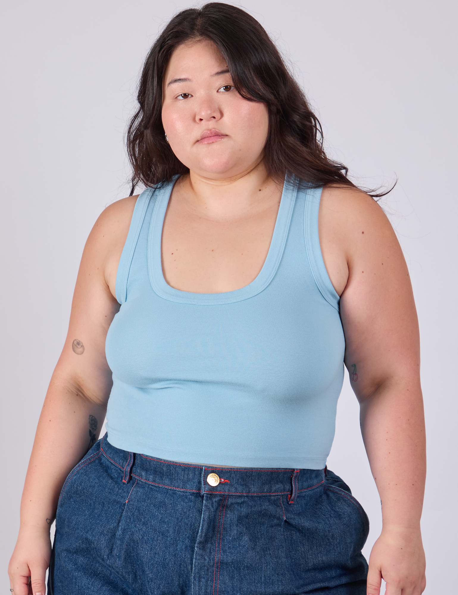 Ashley is 5&#39;7&quot; and wearing L Cropped Tank Top in Baby Blue