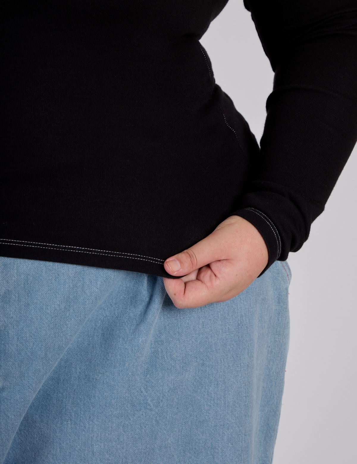 Porthole Long Sleeve Tee - Basic Black