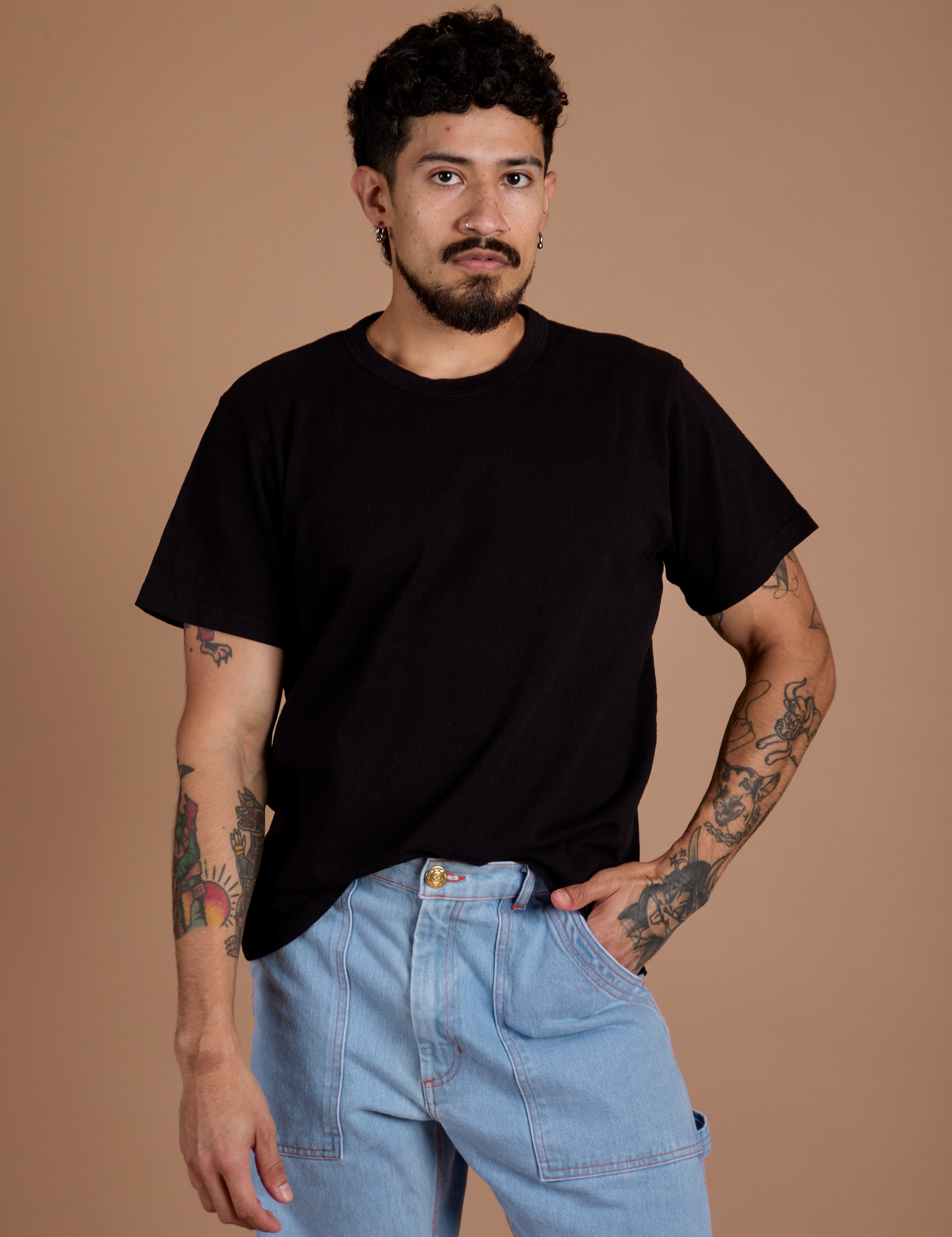 Burly Tee in Basic Black worn by Jesse