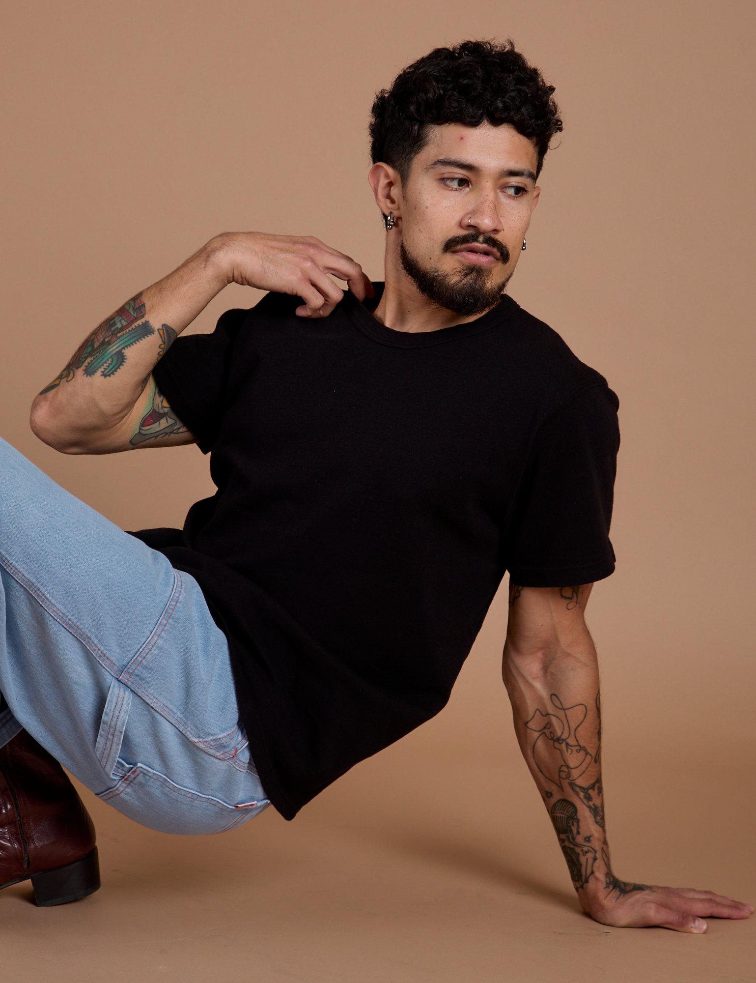 Jesse is wearing the Burly Tee in Basic Black