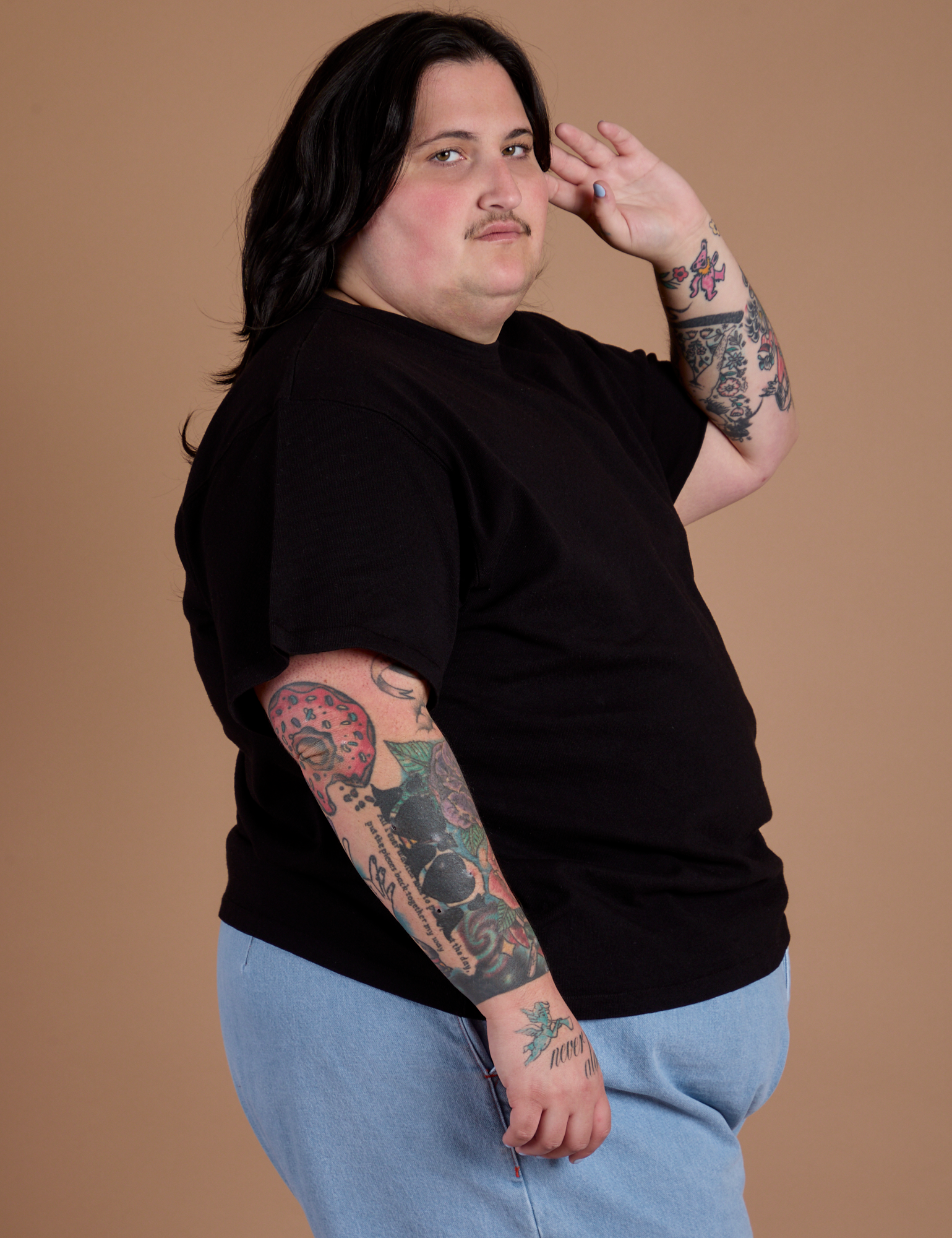 Burly Tee in Basic Black side view on Sam