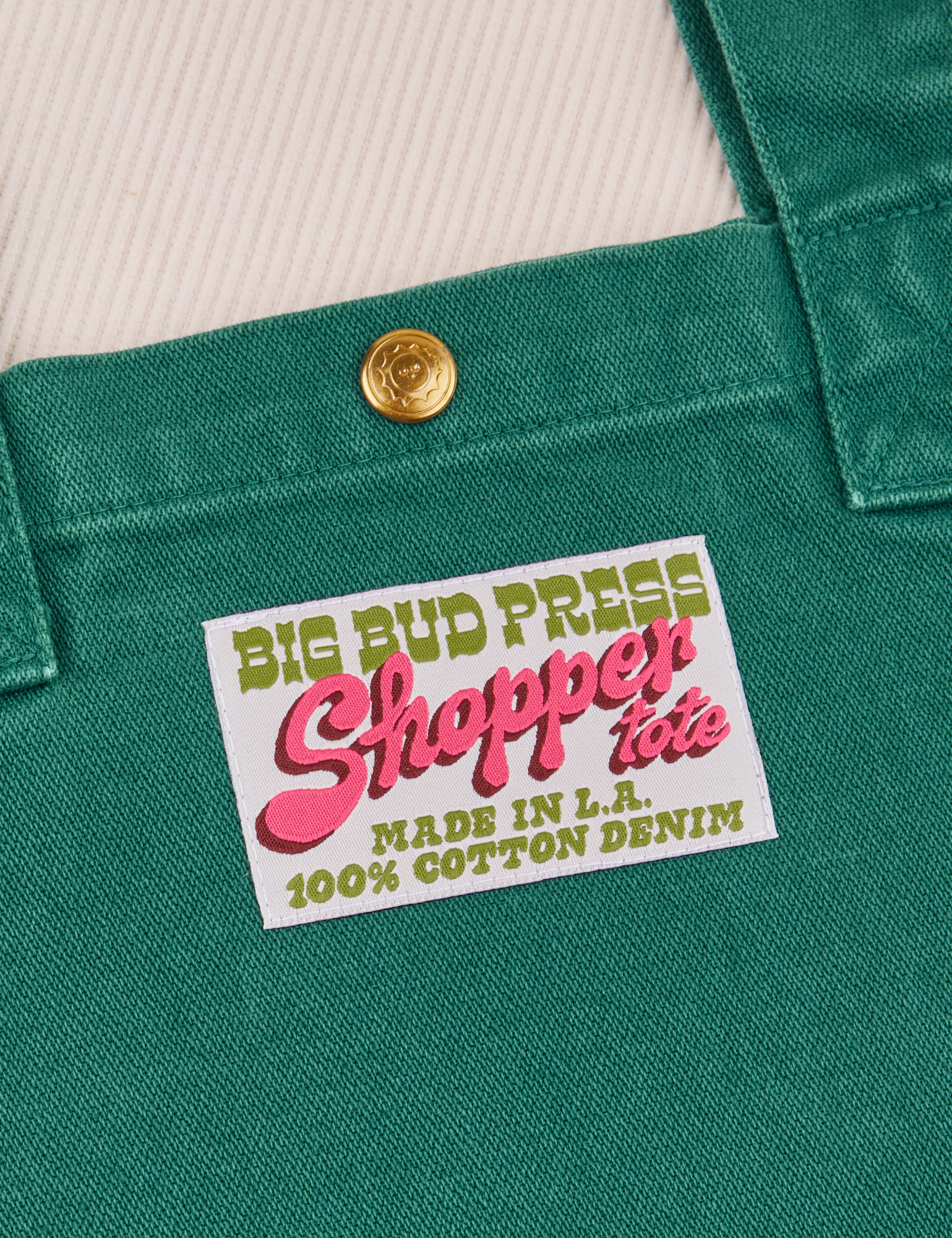 Shopper Tote Bag in Hunter Green label close up