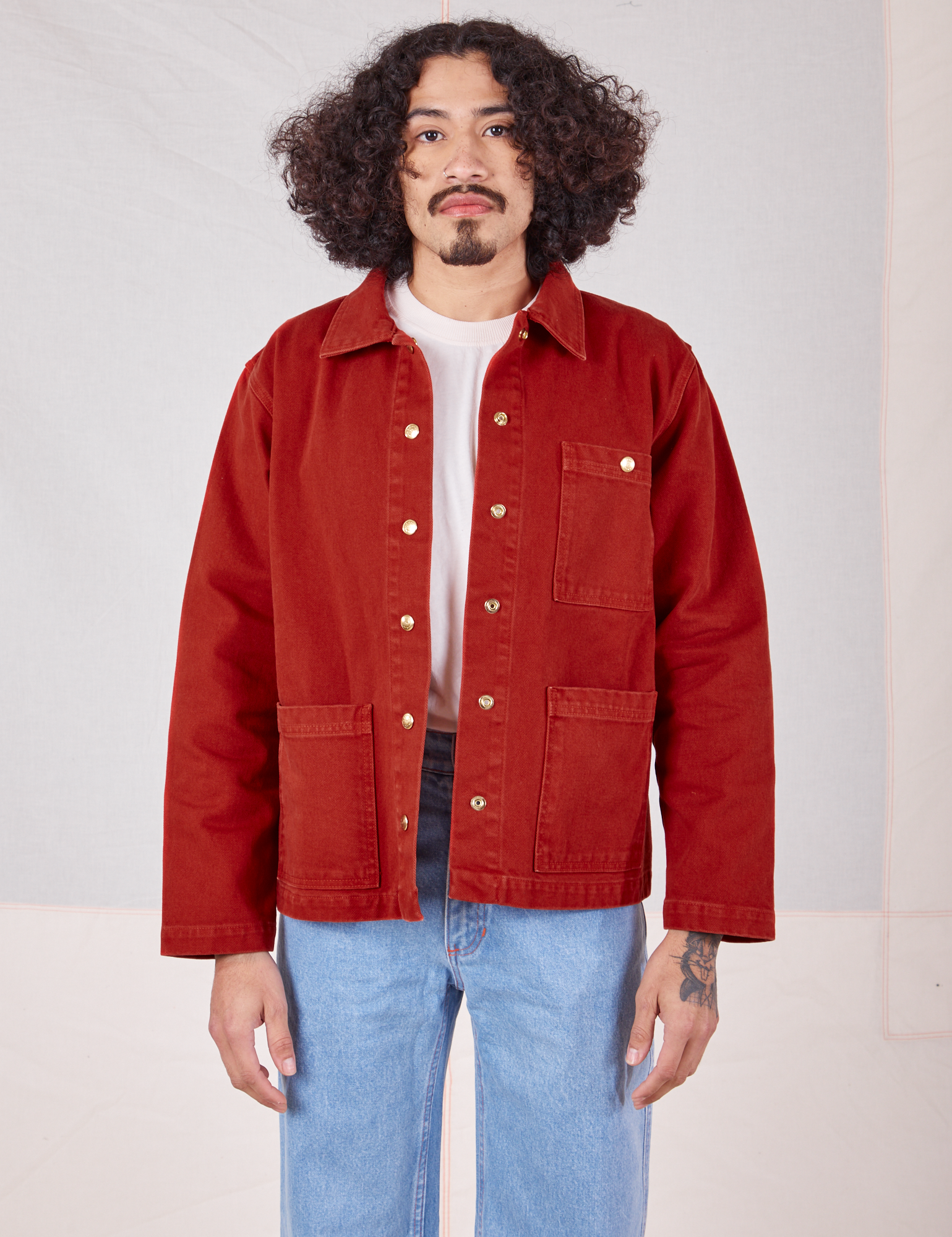 Jesse is 5&#39;8&quot; and wearing S Denim Work Jacket in Paprika