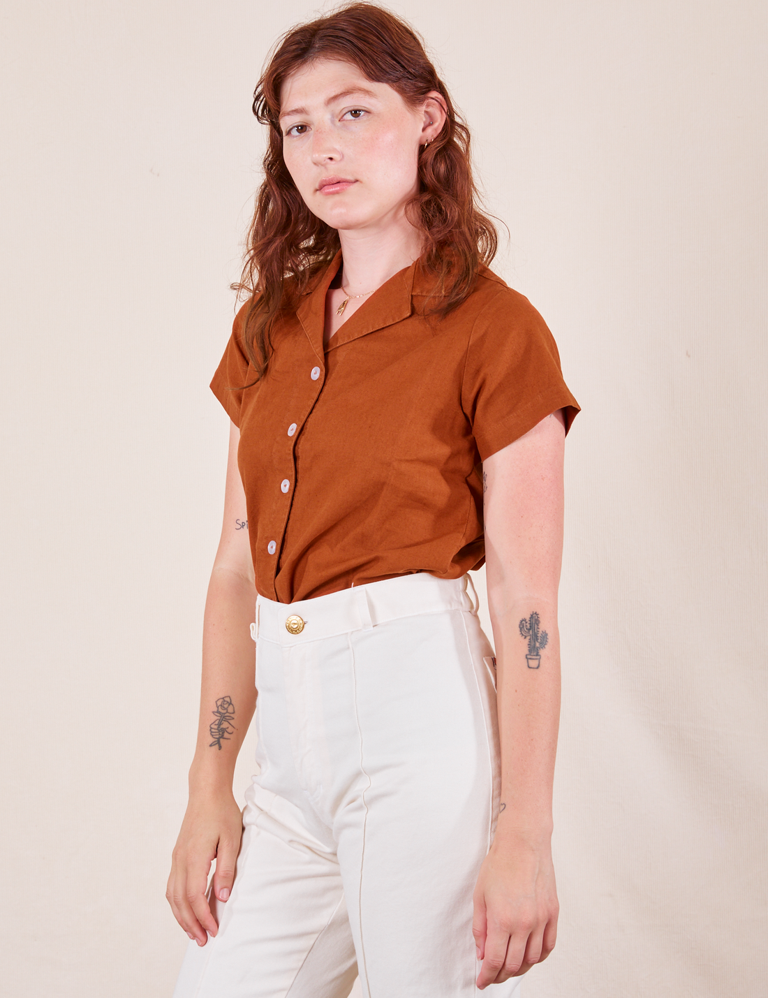 Pantry Button-Up in Burnt Terracotta on Alex wearing vintage off-white Western Pants