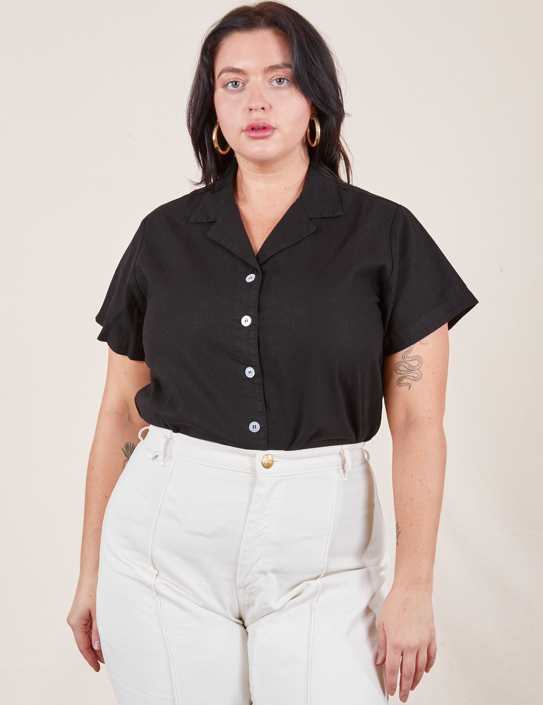 Faye is wearing M Pantry Button-Up in Basic Black