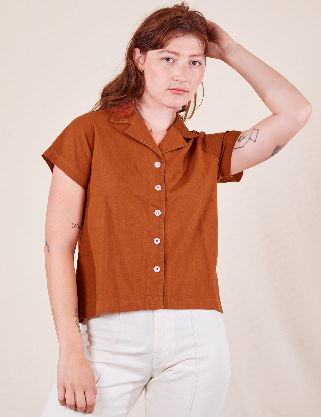 Pantry Button-Up in Burnt Terracotta on Alex wearing vintage off-white Western Pants