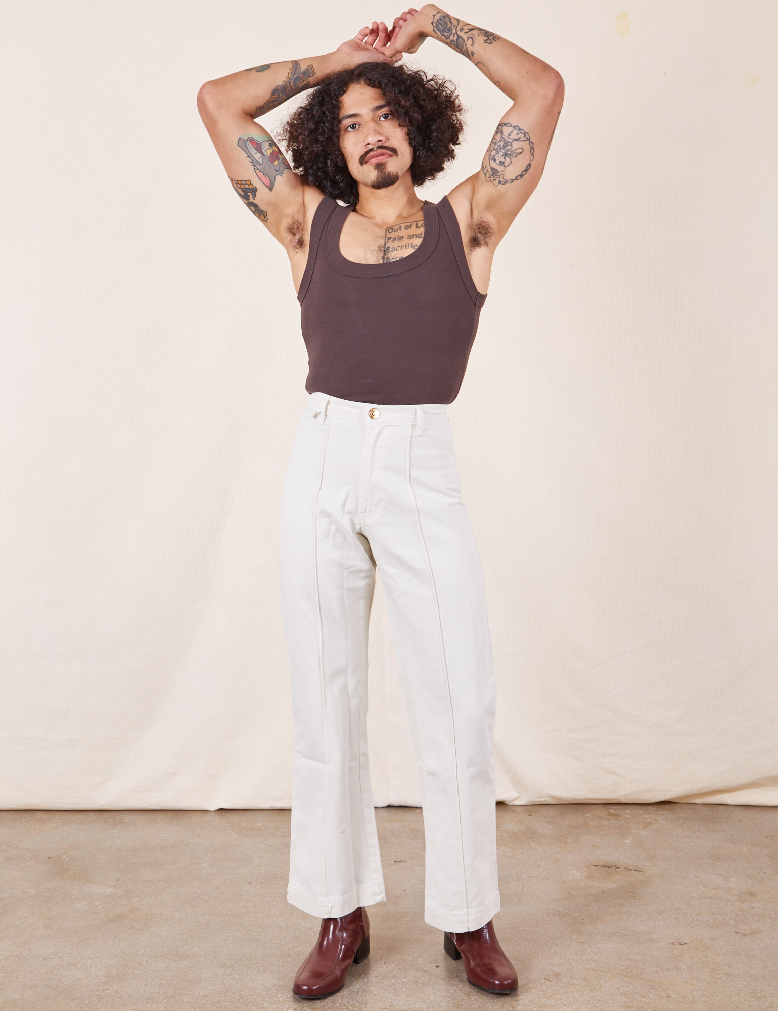 Jesse is wearing Western Pants in Vintage Tee Off-White and an espresso brown Tank Top
