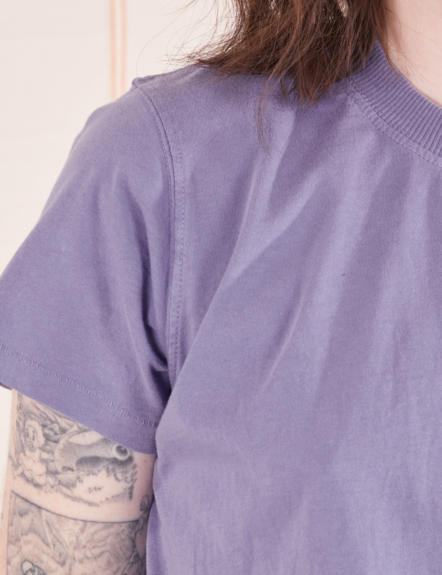 The Organic Vintage Tee in Faded Grape close up on Hana