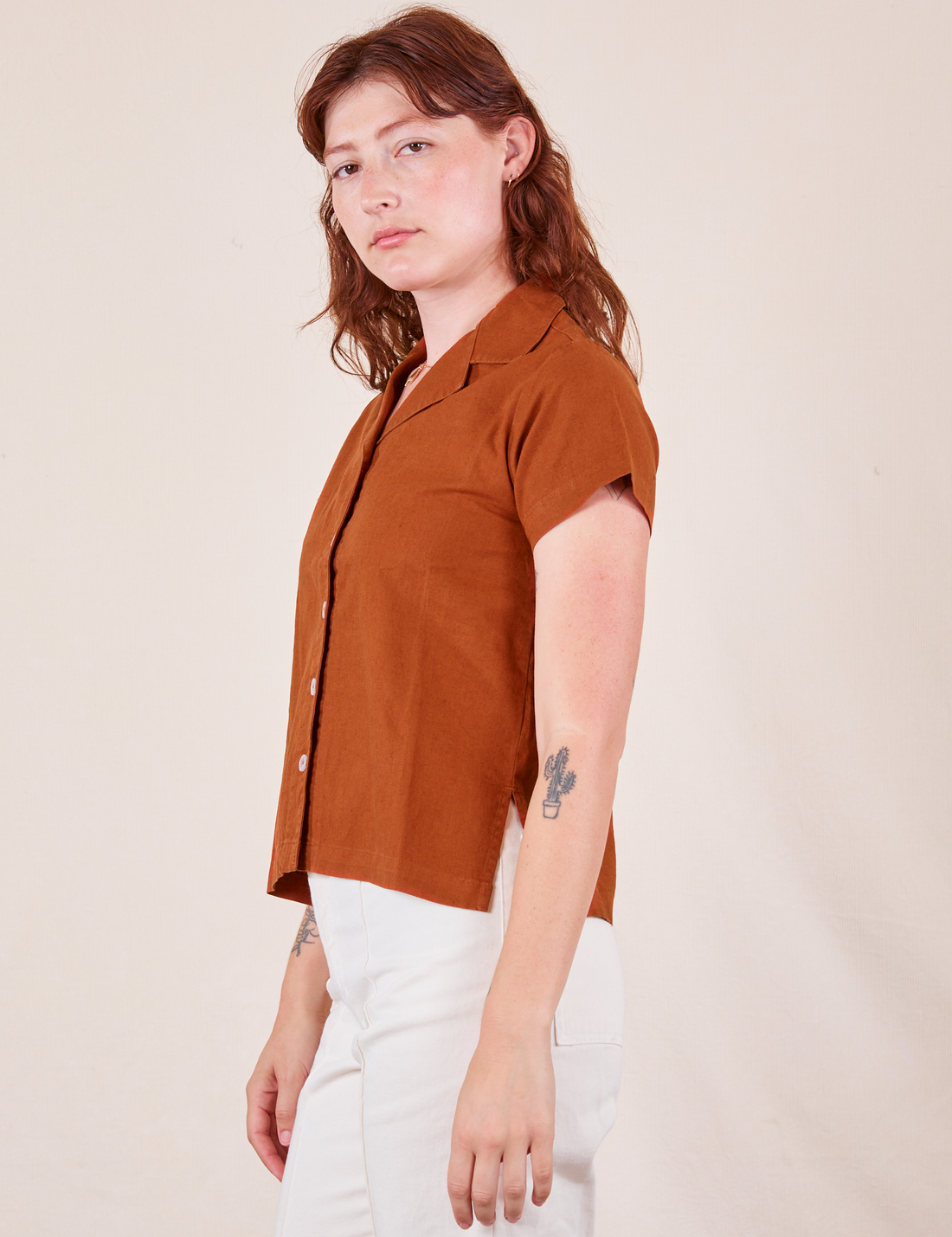 Pantry Button-Up in Burnt Terracotta side view on Alex wearing vintage off-white Western Pants