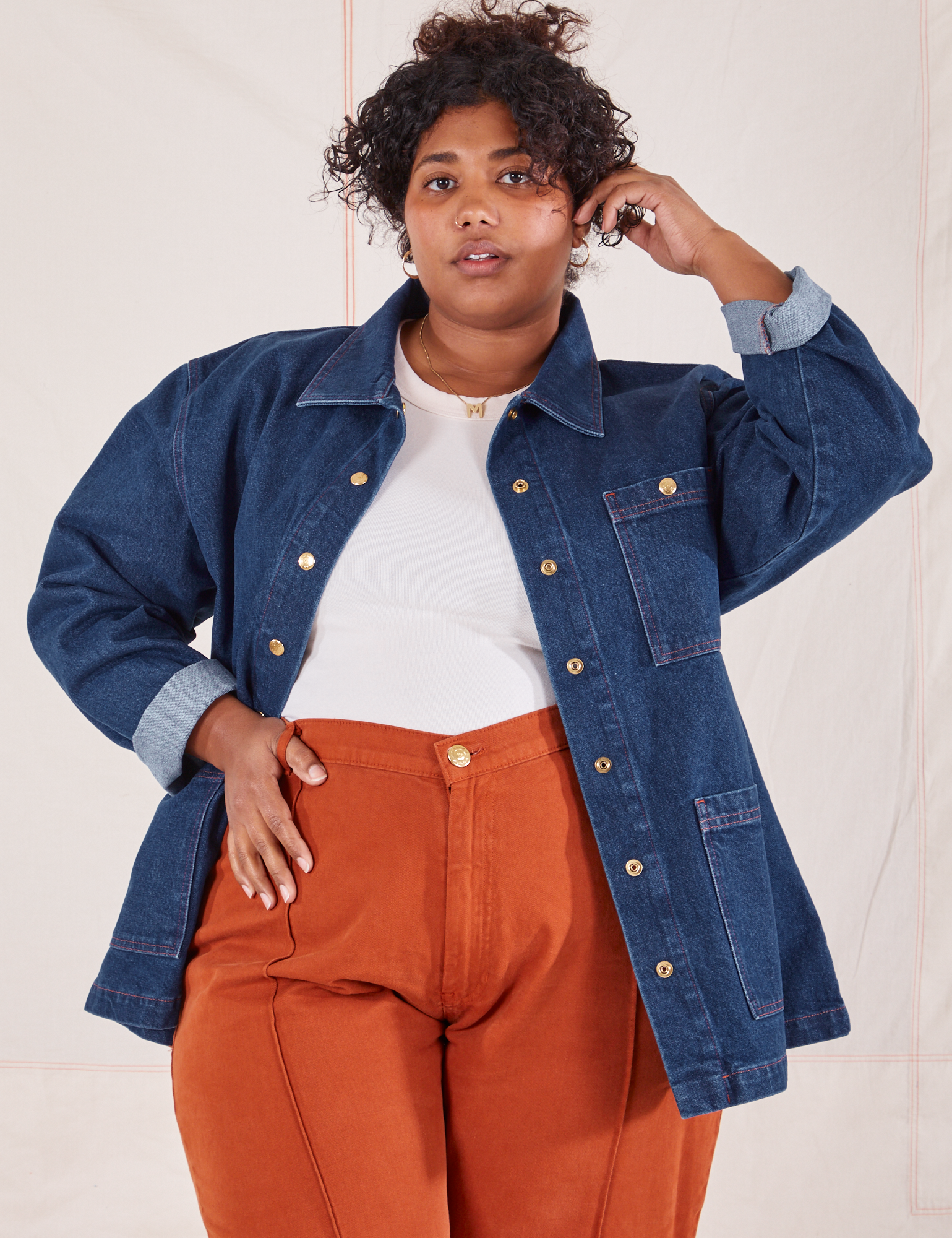 Morgan is 5&#39;5&quot; and wearing 1XL Indigo Denim Work Jacket in Dark Wash paired with a vintage off-white Baby Tee and burnt terracotta Western Pants