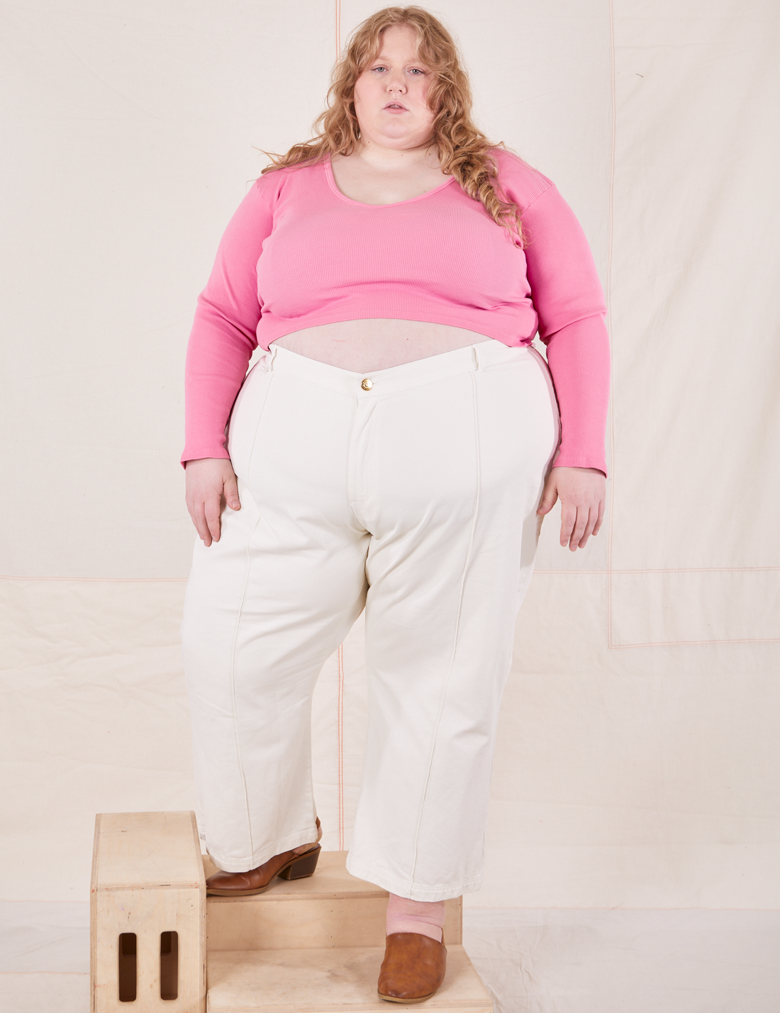 Catie is wearing Long Sleeve V-Neck Tee in Bubblegum Pink and vintage off-white Western Pants