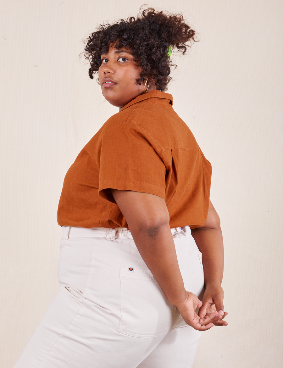 Pantry Button-Up in Burnt Terracotta side view on Morgan wearing vintage off-white Western Pants