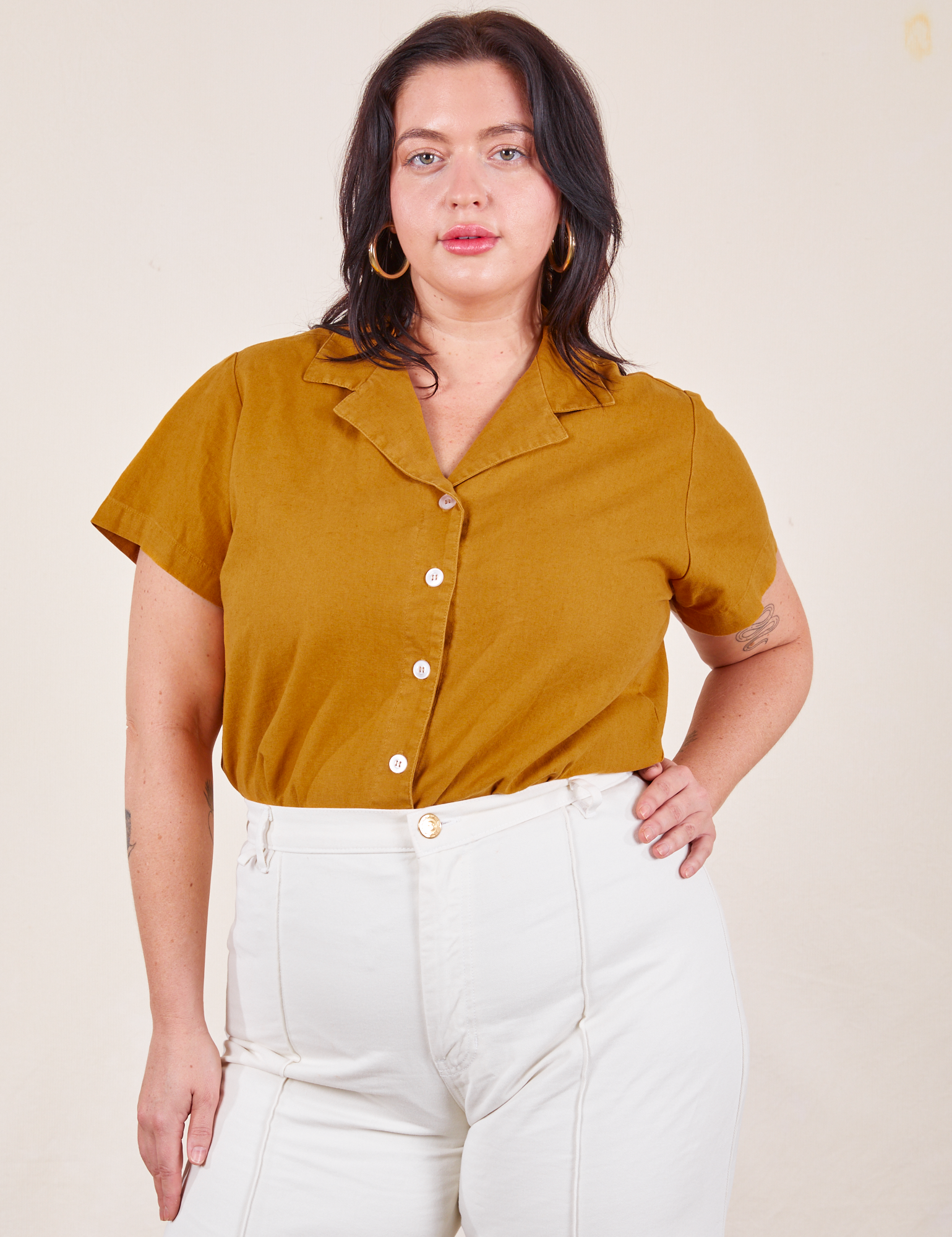 Faye is wearing M Pantry Button-Up in Spicy Mustard tucked into vintage off-white Western Pants
