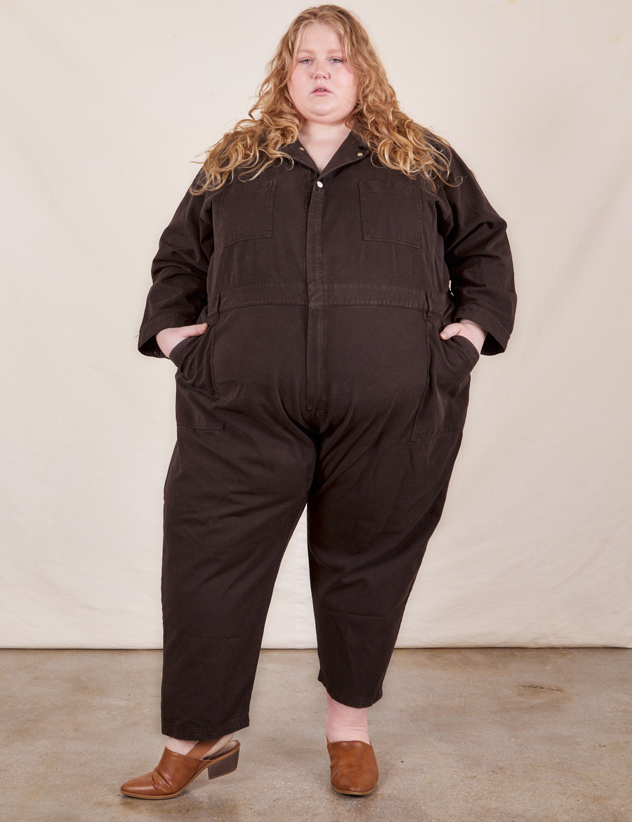 Catie is 5'11" and wearing 5XL Everyday Jumpsuit in Espresso Brown