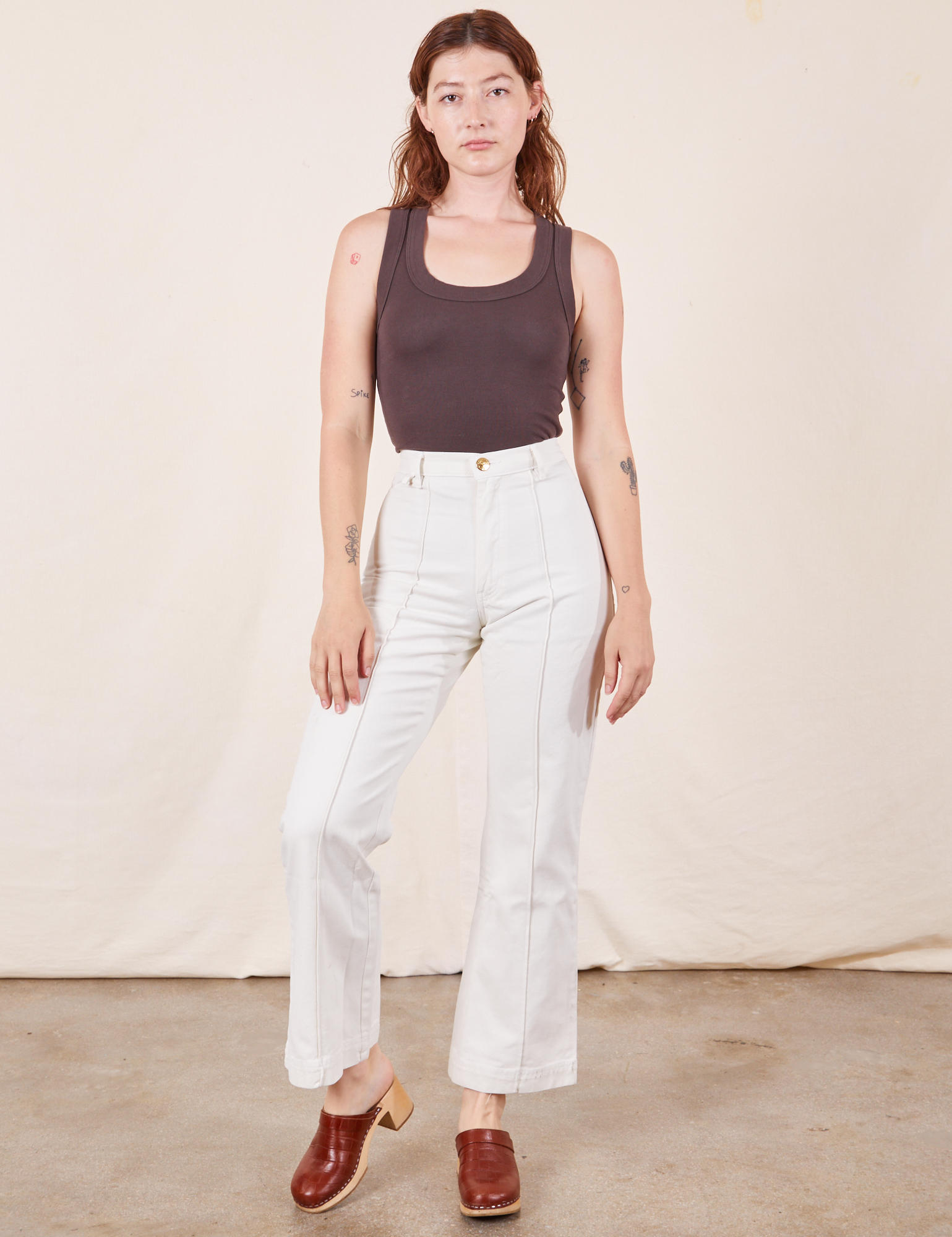 Alex is 5&#39;8&quot; and wearing XS Western Pants in Vintage Tee Off-White paired with espresso brown Tank Top