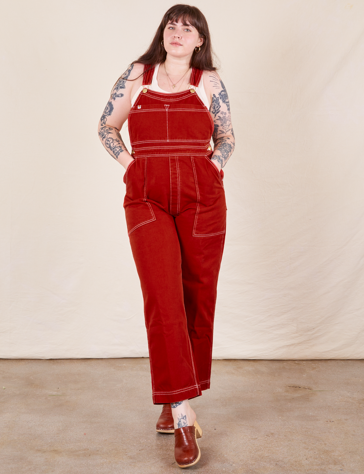 Sydney is wearing Original Overalls in Paprika and vintage off-white Tank Top