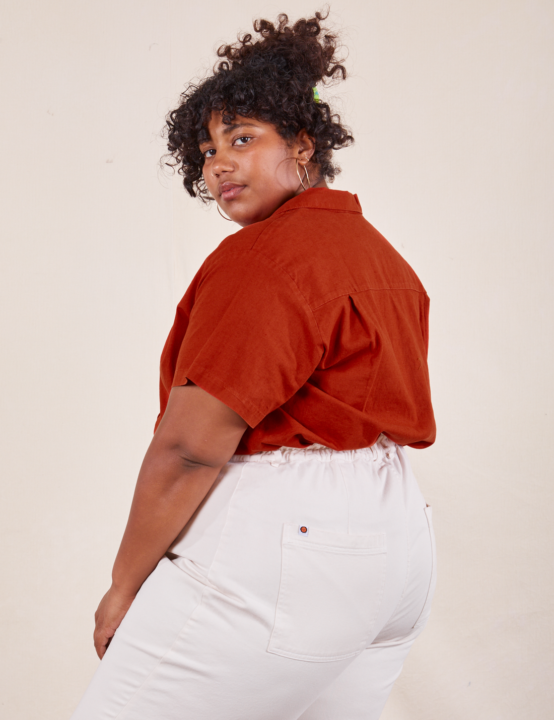 Pantry Button-Up in Paprika side view on Morgan wearing vintage off-white Western Pants
