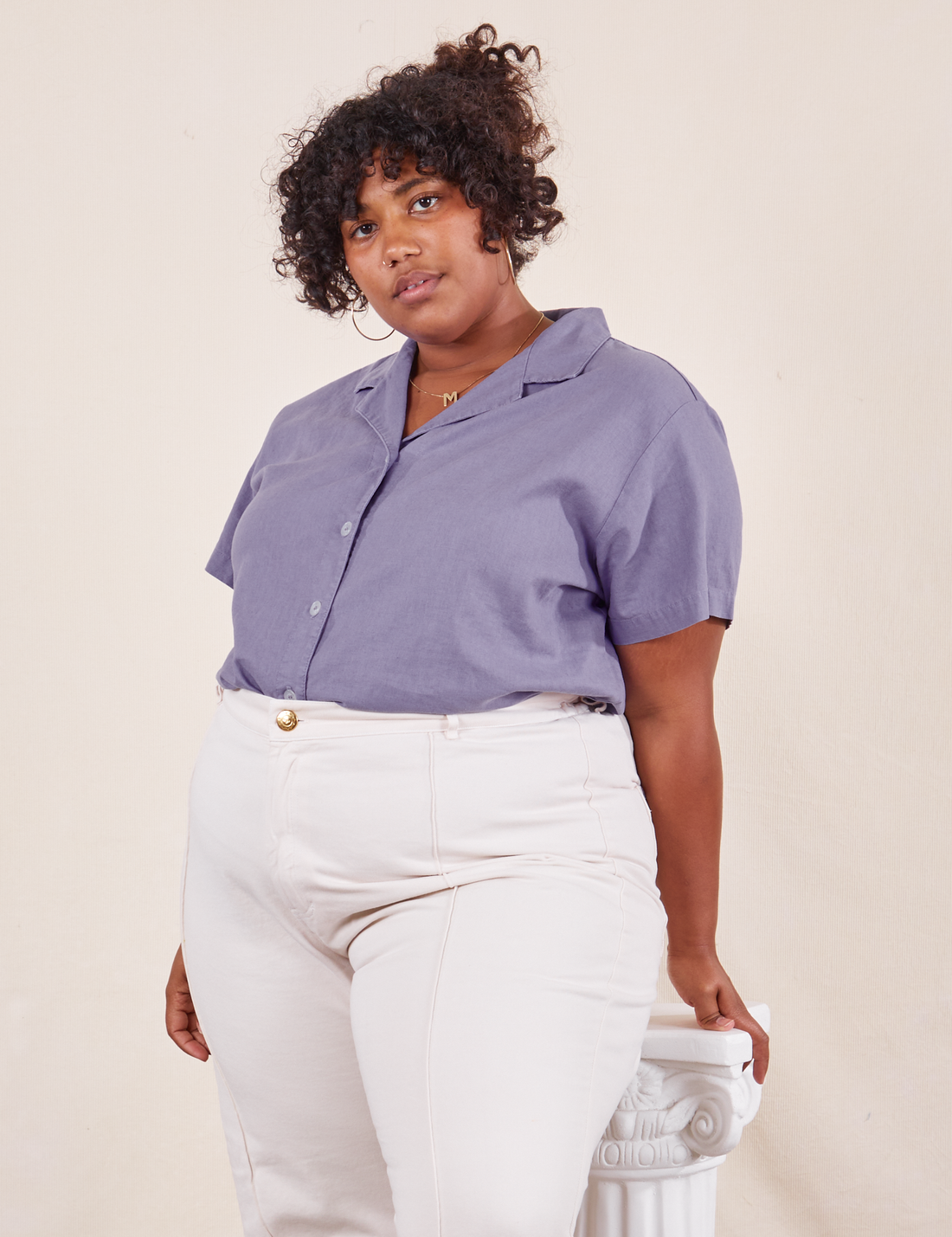 Pantry Button-Up in Faded Grape on Morgan wearing vintage off-white Western Pants