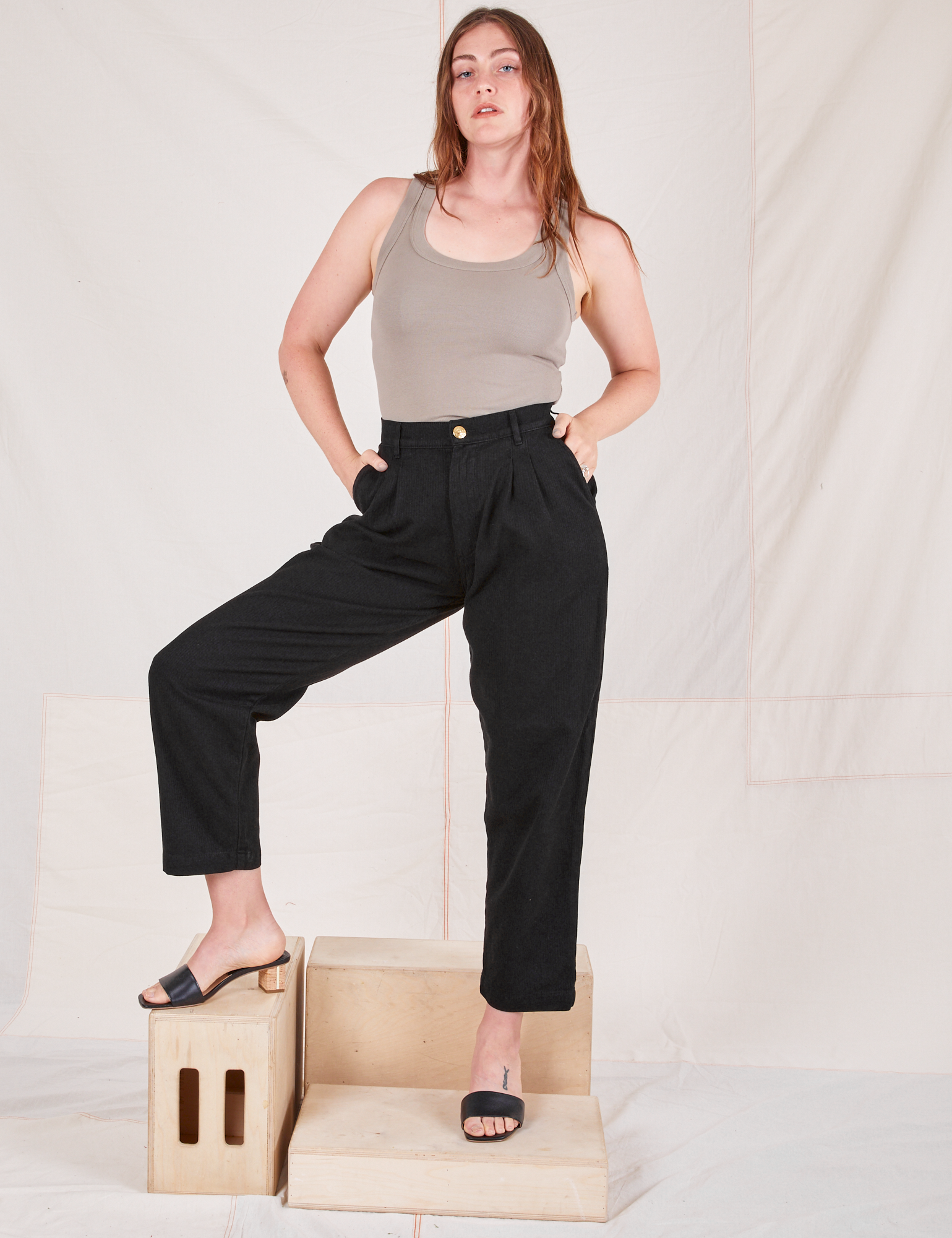 Allison is 5&#39;10&quot; and wearing S Heritage Trousers in Basic Black paired with khaki grey Tank Top