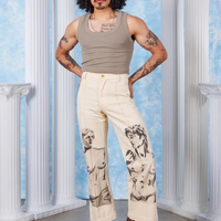 Jesse is 5'8" and wearing XS Venus & David Airbrush Western Pants paired with khaki grey Tank Top