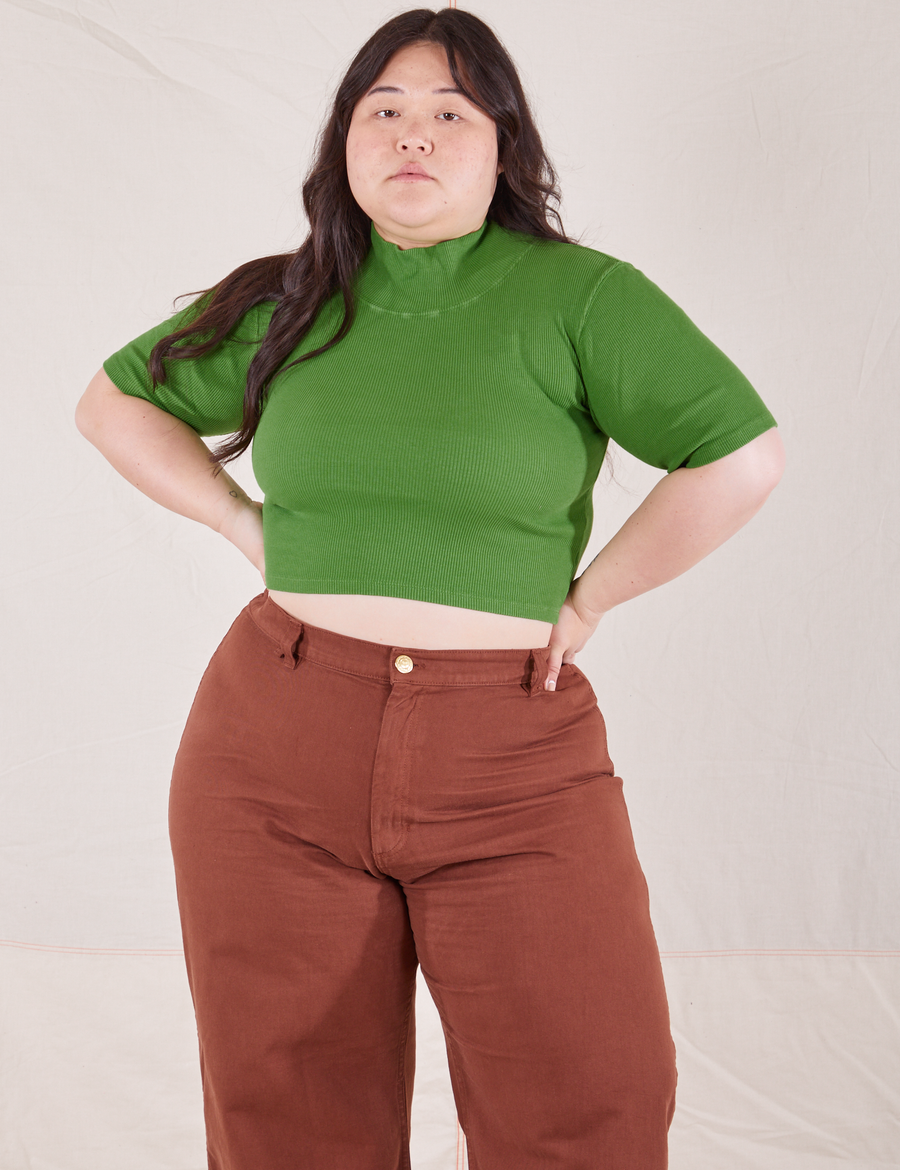 Ashley is wearing size M 1/2 Sleeve Essential Turtleneck in Bright Olive paired with fudgesicle brown Bell Bottoms