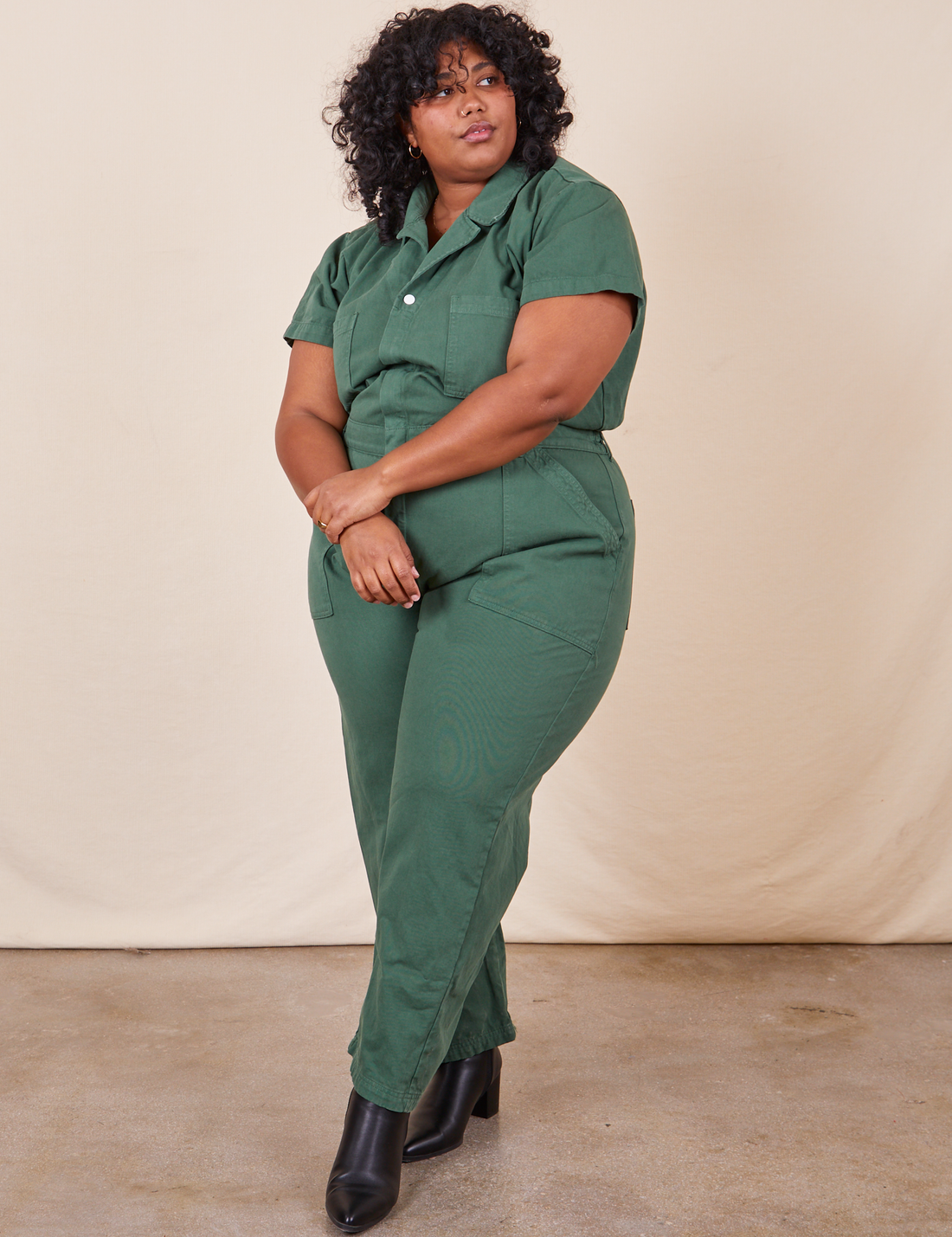 Morgan is 5'5" and wearing 2XL Short Sleeve Jumpsuit in Dark Emerald Green 