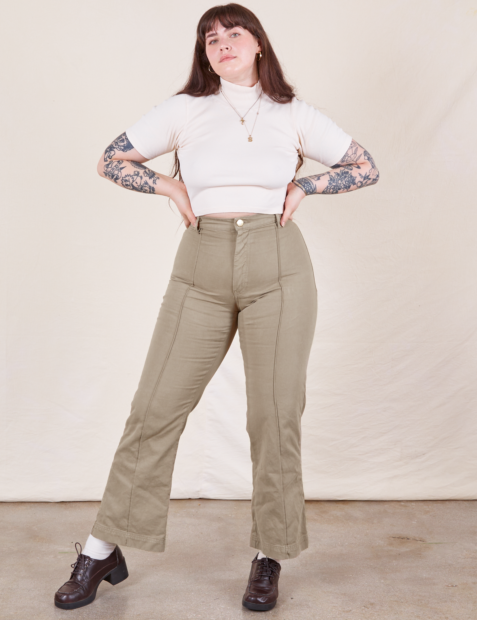 Sydney is 5&#39;9&quot; and wearing M Western Pants in Khaki Grey paired with a vintage off-white 1/2 Sleeve Turtleneck