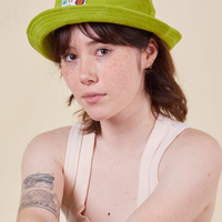 Big Bud Bucket Hat in gross green worn by Hana