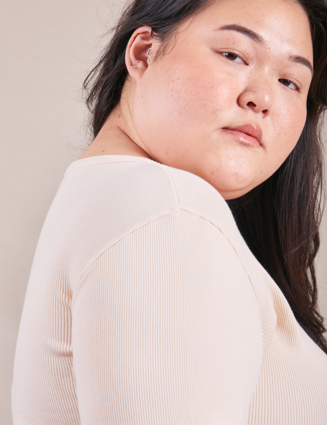 Side shoulder close up of Long Sleeve V-Neck Tee in Vintage Tee Off-White worn by Ashley