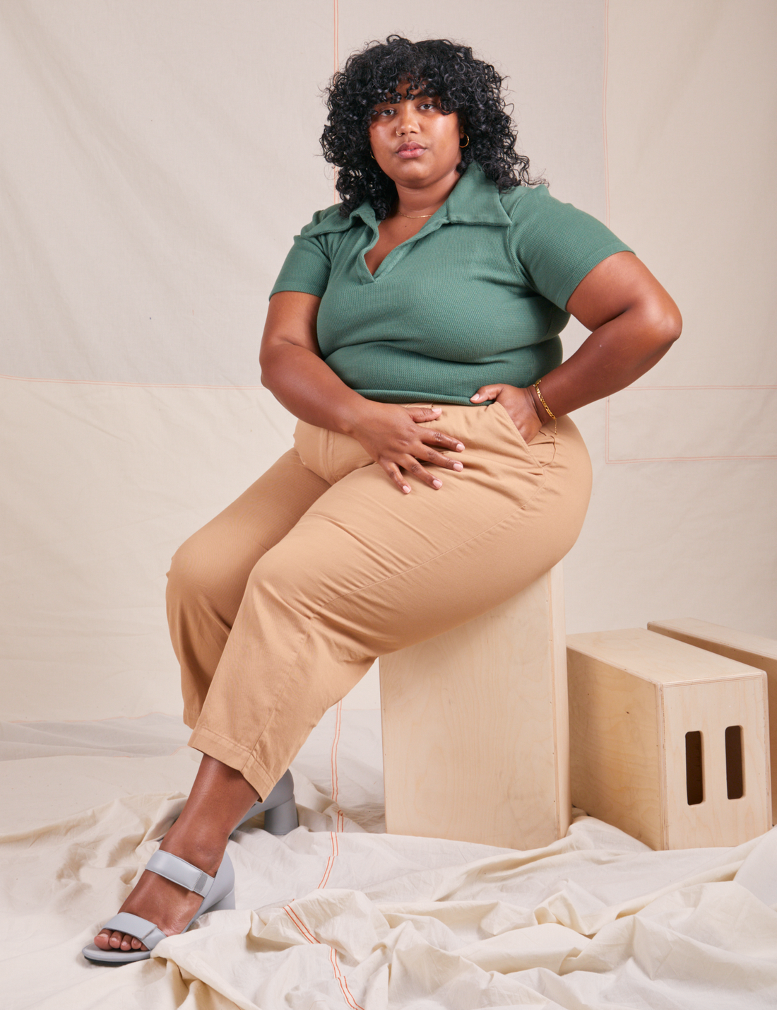 Morgan is wearing Fisherman Polo in Dark Emerald Green