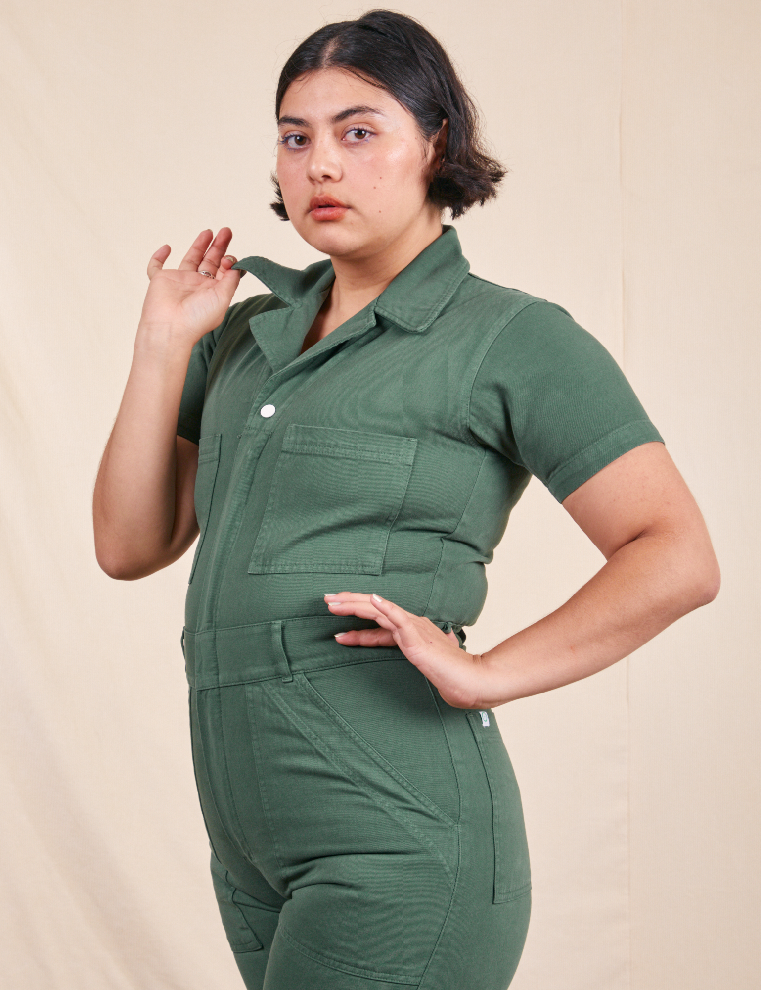 Melanie is 5&#39;6&quot; and wearing size S Short Sleeve Jumpsuit in Dark Emerald Greenize S 